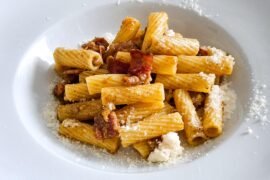 Rigatoni Carbonara. Ganz einfach und pur.