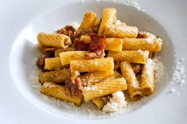 Rigatoni Carbonara. Ganz einfach und pur.