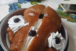 Baba napoletano con panna fatto in casa