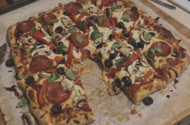 skipped delivery tonight, homemade pan pizza ftw!!