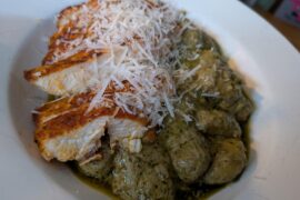Creamy pesto gn*occi with chicken