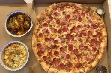 Ordered this delicious pizza while in Las Vegas. No clue where it was from but it was so incredibly massive and good!