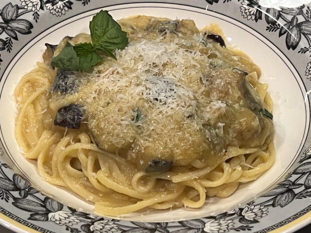 Linguine with Eggplant in Yellow Tomato Sauce Linguine with Eggplant in Yellow Tomato Sauce