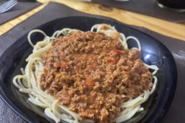 Hoy está para fideos con tuco o mejor polenta con tuco ?