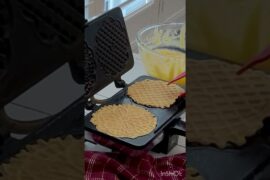 Italian Pizzelle Cookies | The Perfect Crunch 🇮🇹#shorts #food #italianfood