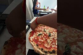 Naples, Italy ka world famous pizza try kiya #pizza #pizzeria #naples #indian