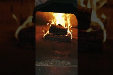 Wood Fired Pizza in Traditional Oven 🍕🔥