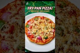 Homemade Veggie Pizza#ytshorts #food #shortsfeed #recipe #cooking #easyrecipe#trending#foodie #pizza