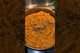 Rich creamy pink pasta combine with perfectly cooked Italian beef steak. #beefsteak #pasta #food