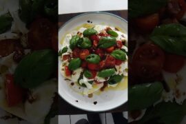I made a Caprese Salad with a DELICIOUS twist (Sorry Italy) #shorts