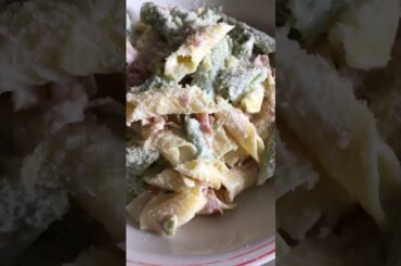 Pasta garganelli panna e prosciutto cotto con spolverata #parmigiano  #italiancuisine #pasta