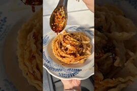 If Chinese and Italian cuisine had a baby… it might be names cacio e chilli pepe hehe