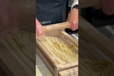How to play the pasta Guitar in Rome Italy #pasta #guitar #foodnetwork #celebrity #cucinaitaliana