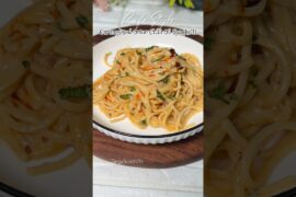 Caramelised Onion Chilli Oil Spaghetti #shorts #viral #recipe