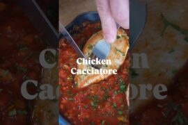 Chicken cacciatore - super flavoursome simple Italian dish #usashorts #cooking #aestheic #usafoodie
