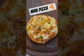 mini pizza recipe 👌#shorts #trending #ytshorts #food #foodie #viralvideo #viralshort #pizza #vlog
