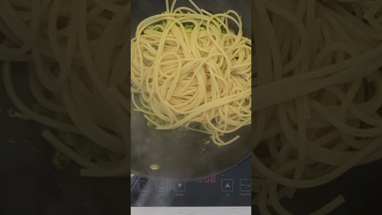 SPAGHETTI TONNO E ZUCCHINE SPAGHETTI TONNO E ZUCCHINE