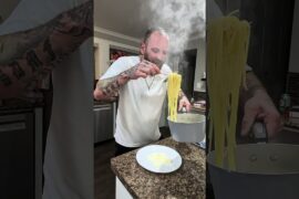 Everyone's Been Making Alfredo Wrong #cooking #pasta #shorts