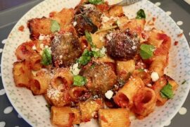 Meatballs with rigatoni