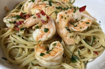 Linguini and shrimp in a spicy garlic butter sauce