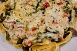 Fettuccine alfredo with tomatoes and asparagus mixed in