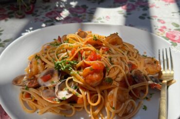 Pasta con le vongole for lunch on a warm day