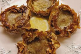 Artichokes fried in olive oil, a slice of lemon and some salt
