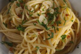 Second attempt at aglio e olio…photo less dark this time ;)