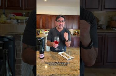 Italy’s most dangerous little appetizer just met its perfect wine pairing! 🫒🍾