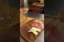 If you’re visiting Bellagio, Italy 🇮🇹 - enjoy a wine tasting in this adorable wine bar: