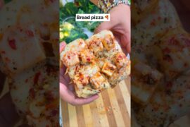 Kadhai me bread pizza 🍕 #shorts #foodshorts #pizza #breadpizza #streetfood #easyrecipe #recipes