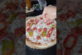 🍕 Viral Homemade Pizza Recipe!