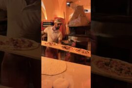 🇮🇹Italian Pizza🍕the best in the world 😋❤️#shorts #pizza #italianpizza #sorrento #italy#travel
