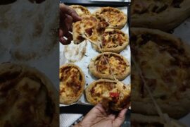 Mini Stuffed Atta Pizza #viral #shobhaskhazana #pizza #food #recipe