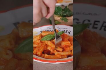 This Tomato Pasta Is Weird