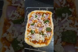 dominos style desi paneer capsicum onion pizza #pizzalover #newshorts #ytshorts #recipe #cooking