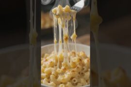 🧀 Creamy Mac & Cheese Recipe 🤤 Ultimate Cheese Pull #shorts