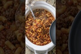 Slow Cooker Beef and Macaroni #elisedeliciousbites #recipe #cooking #easyrecipes