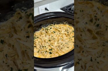 One Pot Crockpot Chicken Alfredo 🍝✨ #crockpot