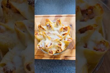 Conchiglioni al Forno Ripieni di Ragù 🍝🧀| Easy Italian Recipe #PastaAlForno #Conchiglioni #shorts