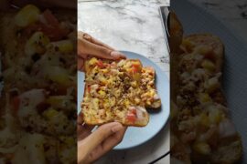 crispy & tasty *PIZZA* wo bhi bread se 😲 #pizza #breadpizza #dailyvlog #recipe #shorts