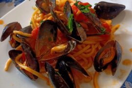Scialatiello con pomodorini, cozze e basilico fresco