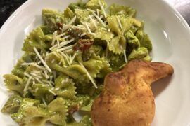 [homemade] Pesto Chicken Pasta with garlic knots