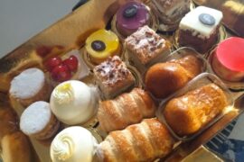 I miei mignon preferiti della domenica( baba',delizia a limone, cannoletti a sfoglia, deliziosa con la crema ed altri super squisiti)