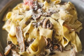 Pappardelle al fungi e mortadella