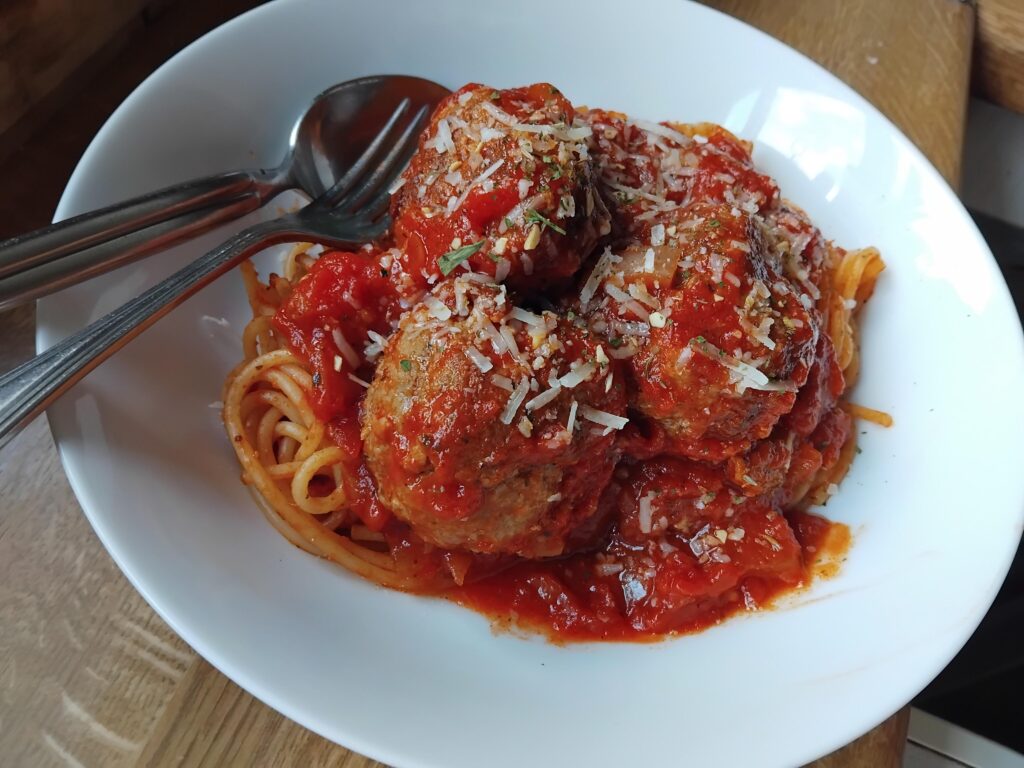 Spaghetti and meatballs for dinner.