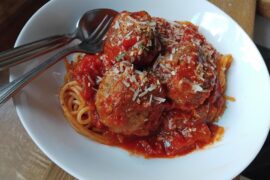 Spaghetti and meatballs for dinner.
