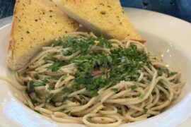 Garlic pasta with anchovies and parsley