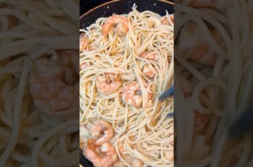 10 Minute Creamy Garlic Shrimp Pasta #shorts #cookingshorts