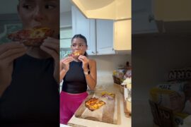 Naan is my favorite pizza hack 🍕🫶🏻#motivation #cooking #food #easyrecipe #pizza #naan #shorts